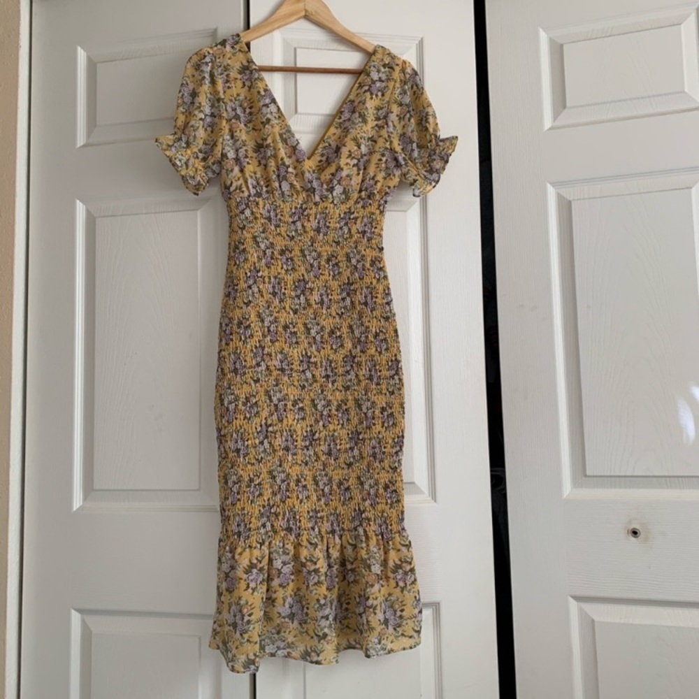 Classy yellow mermaid bottom midi dress